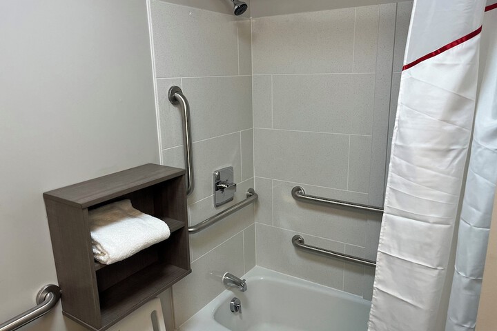 Room 27 of 41