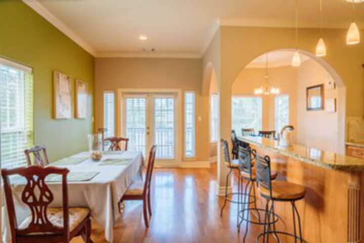 Spacious Kemah Boardwalk Townhome VR