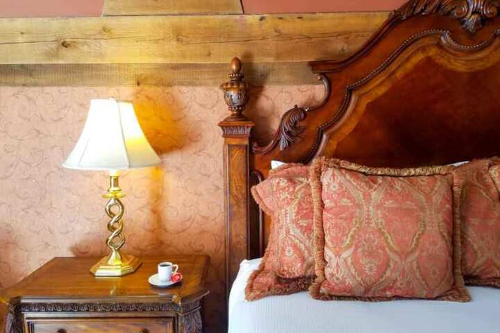 Room 28 of 114