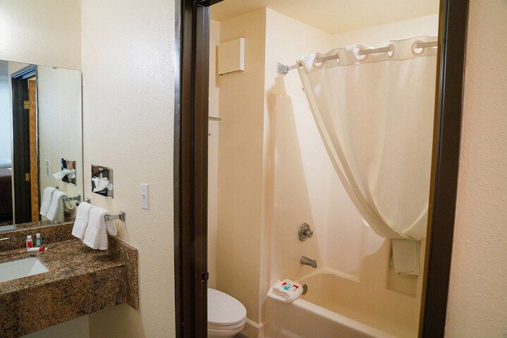 Room 16 of 25