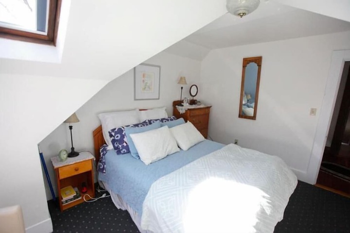 Room 10 of 25