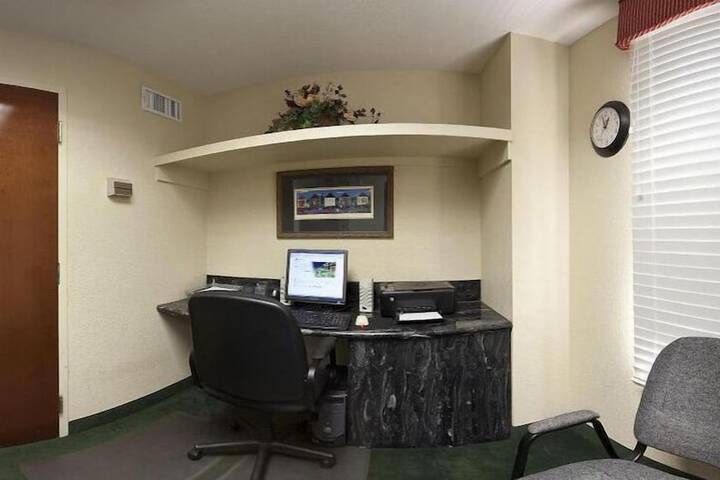 Business Center 37 of 37
