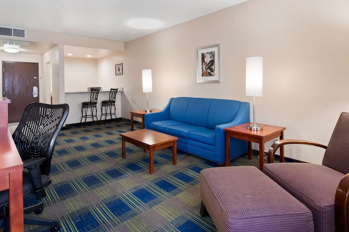 Room 16 of 33