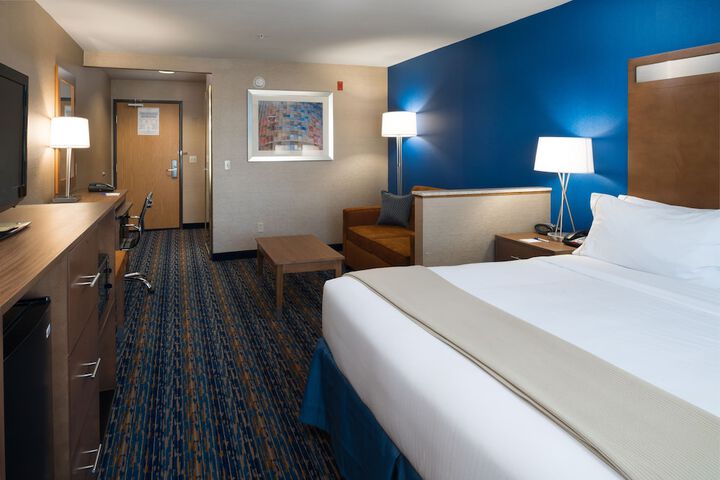 Room 32 of 43