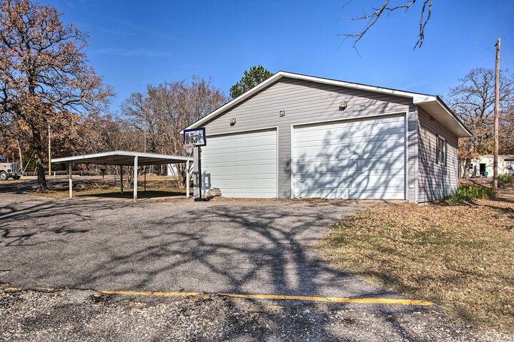 Kingston Getaway 2 Mi to Lake Texoma!