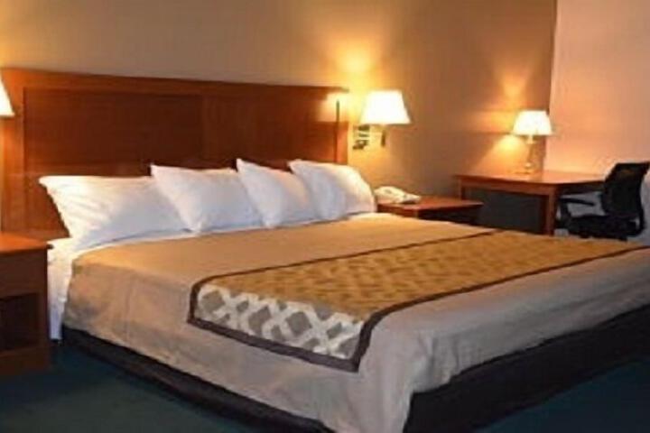 Brookshire Inn & Suites