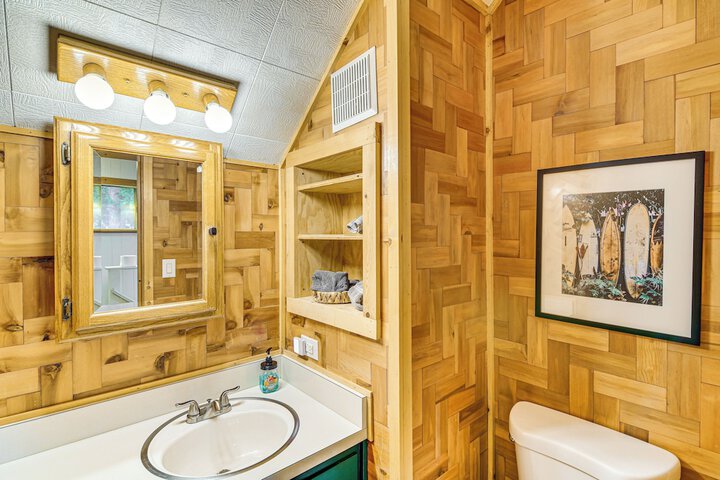 Graeagle Vacation Rental Cabin w / Game Room!