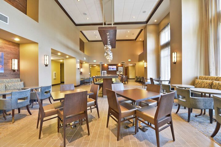 Hampton Inn & Suites Greensboro / Coliseum Area