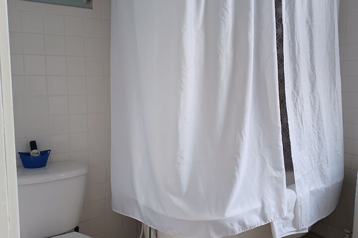 Room 4 of 16