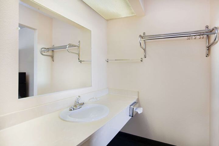 Room 5 of 15