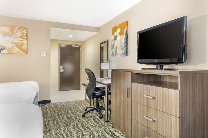 Room 27 of 39