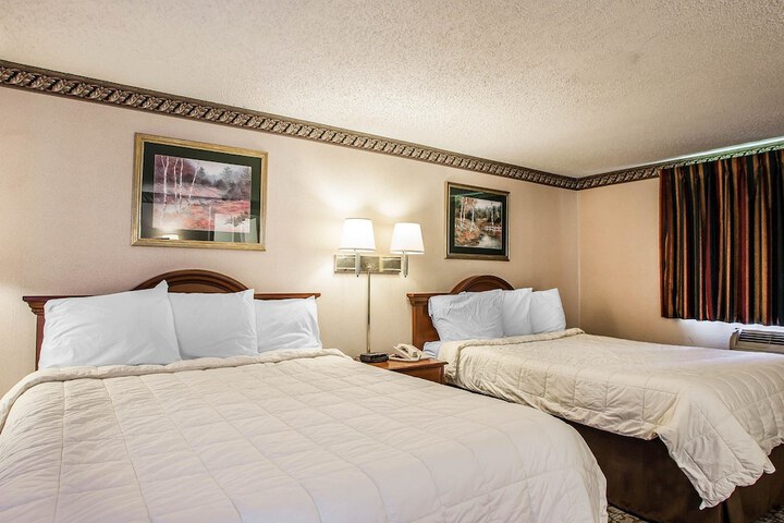 Econo Lodge Newton