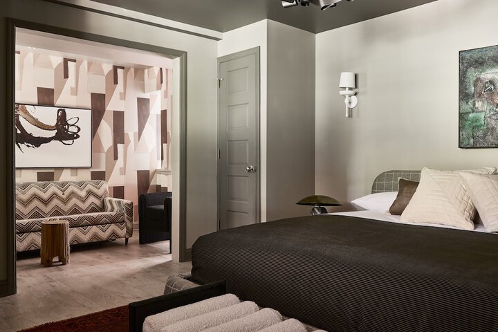 Room 34 of 48