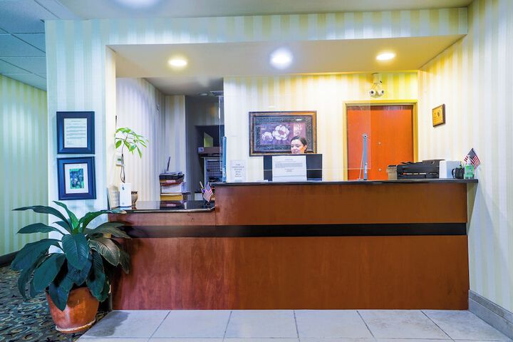 Evansville Inn & Suites by OYO