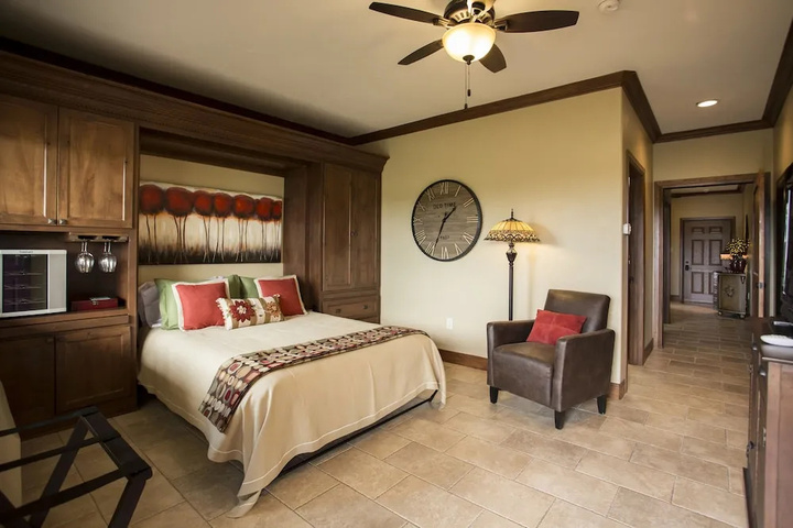 The Vineyard B & B at Lost Creek Ranch