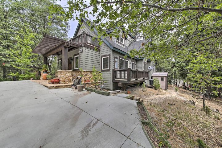 Incredible Lake Arrowhead Home w / Views & Decks!