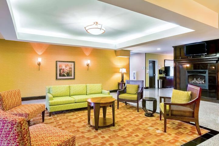 La Quinta Inn & Suites by Wyndham Atlanta-Union City
