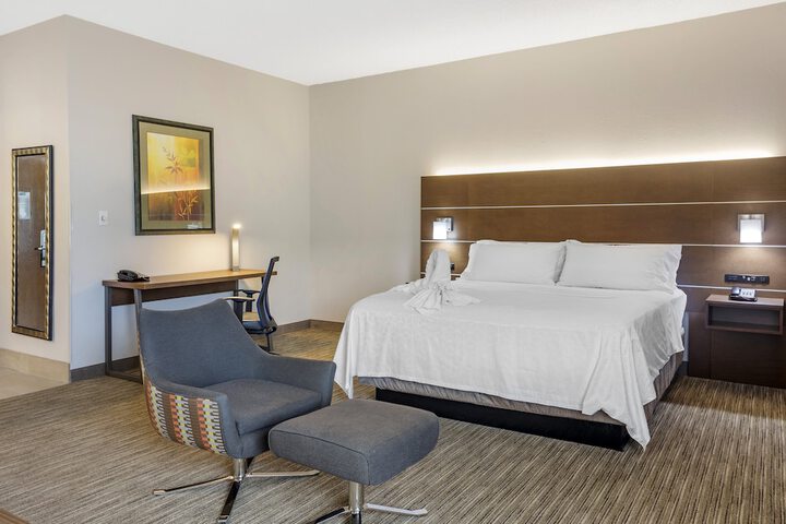 Room 27 of 48