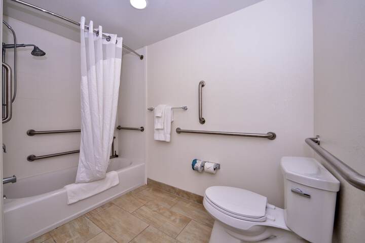 Room 32 of 57