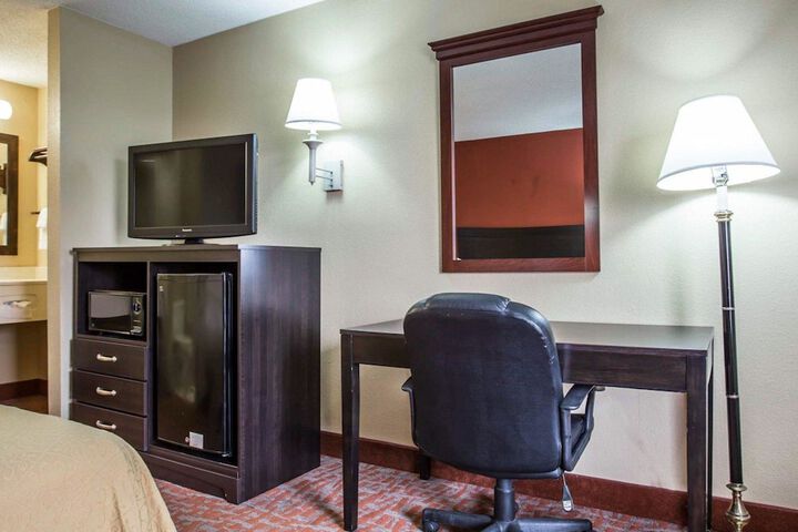 Quality Inn & Suites Monroe