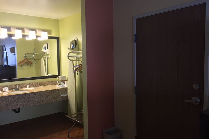 Room 13 of 16
