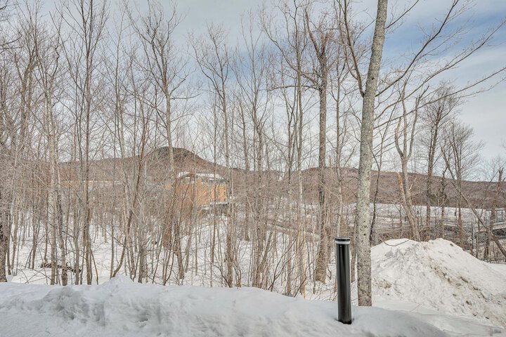 Ski-in Resort Family Condo w / Deck at Jay Peak!