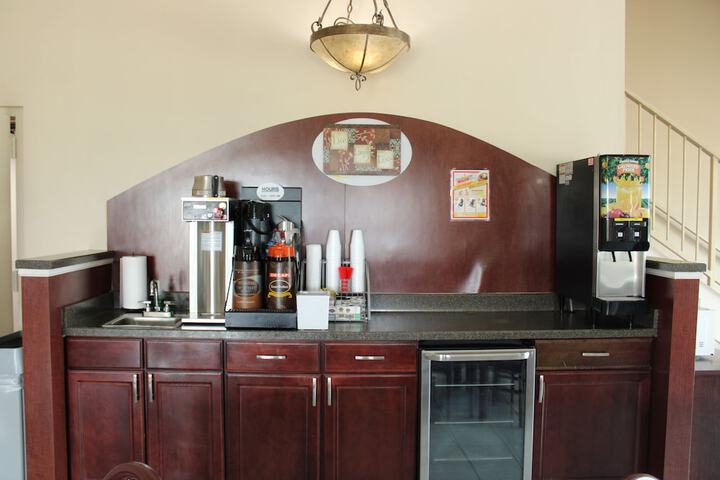 Boarders Inn & Suites