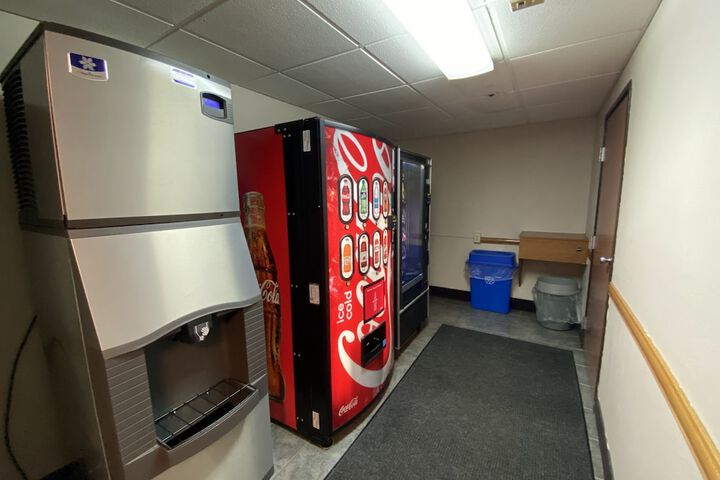 Super 8 by Wyndham Green Bay Near Stadium