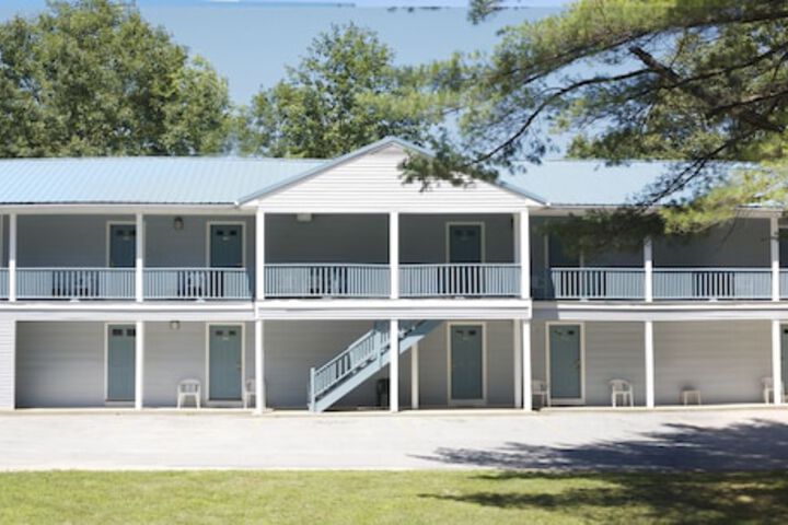 Red Carpet Inn & Suites