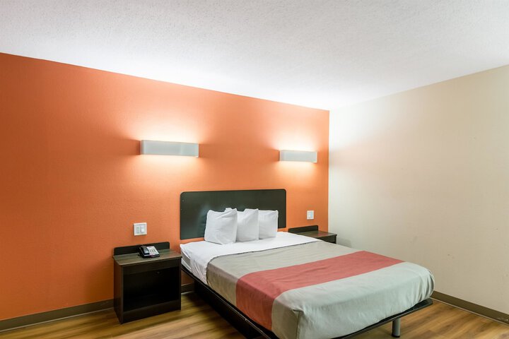 Room 17 of 35