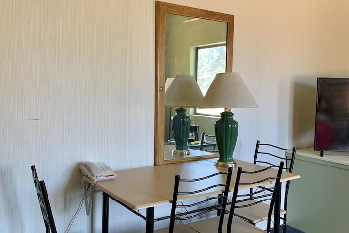 Room 16 of 37