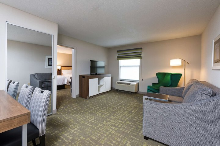 Room 33 of 52