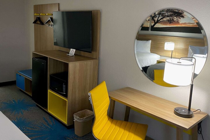 Room 17 of 25