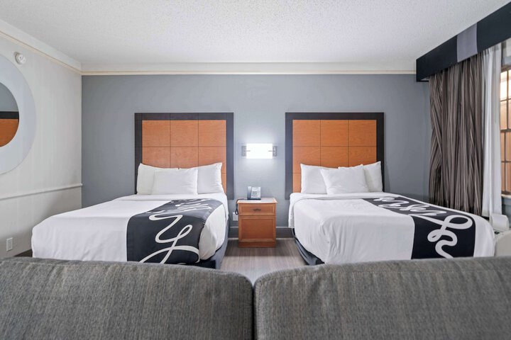 Room 107 of 142