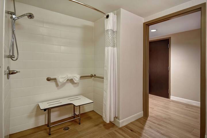 Room 22 of 32
