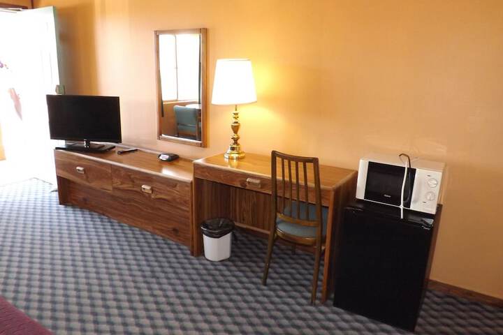 Room 9 of 32
