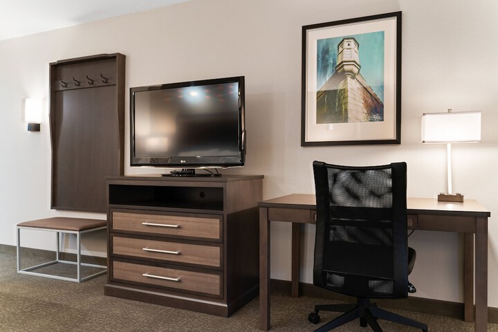Room 33 of 77