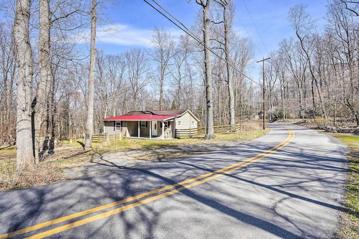 Charming Home With Yard Near Shenandoah River!
