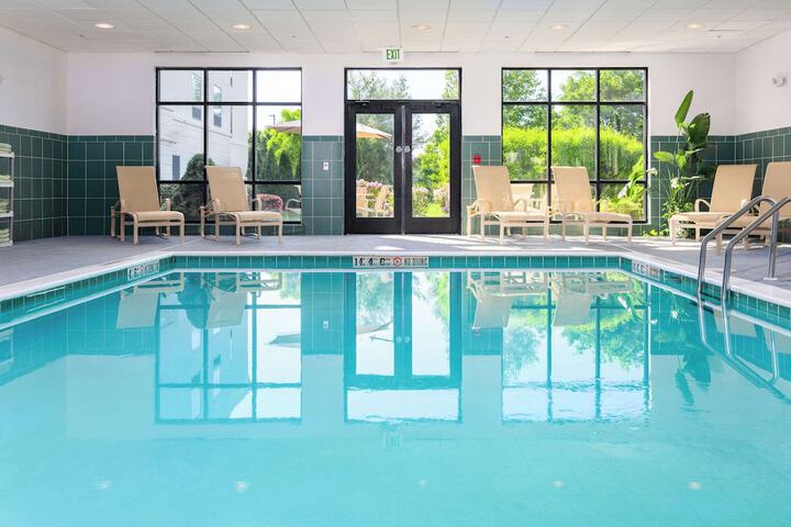 Hampton Inn & Suites Hartford-Manchester