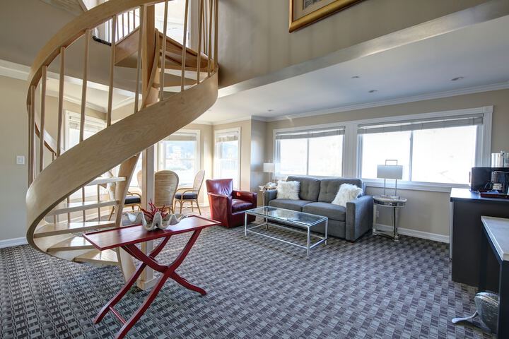 Glenmore Plaza Hotel