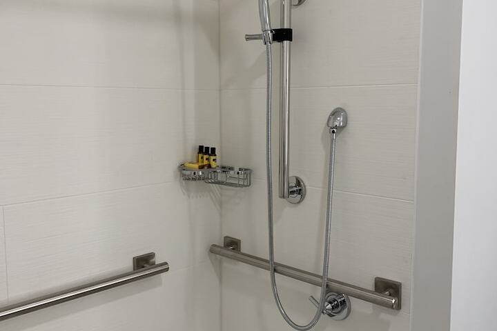 Room 25 of 37