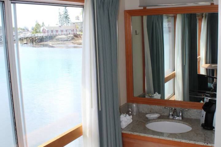 Tugboat Inn