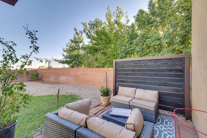 Chic New Mexico Retreat w / Patio Grill & Fire Pit