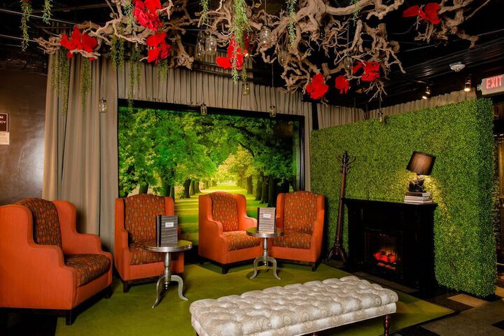 Lounge 80 of 82