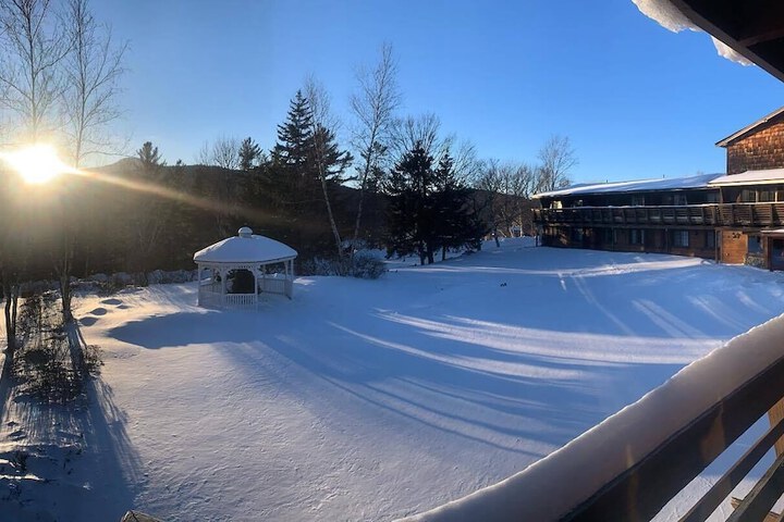 Summit Lodge