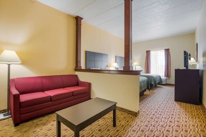 Room 32 of 40