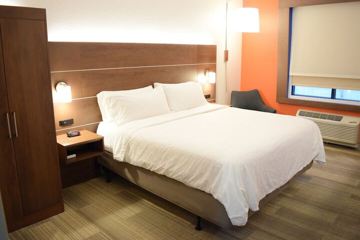 Room 35 of 70