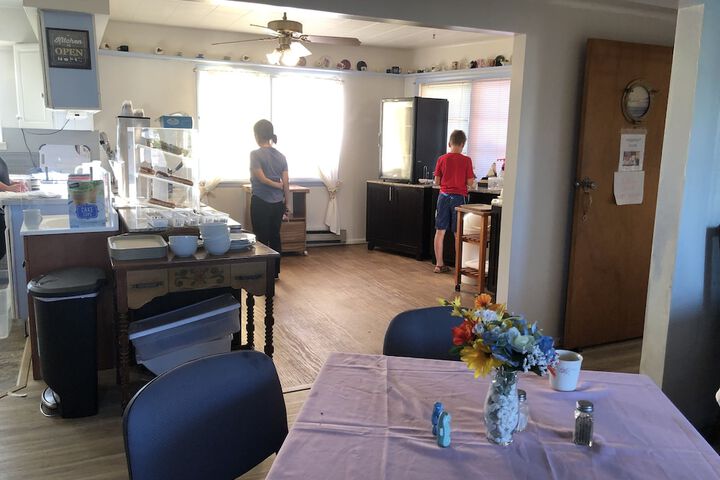 Dining 74 of 78