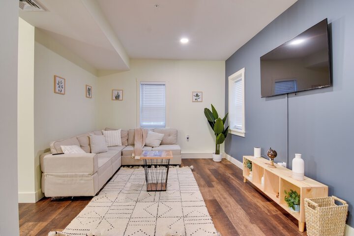 Dtwn Lititz Apt Half-mi to Park!