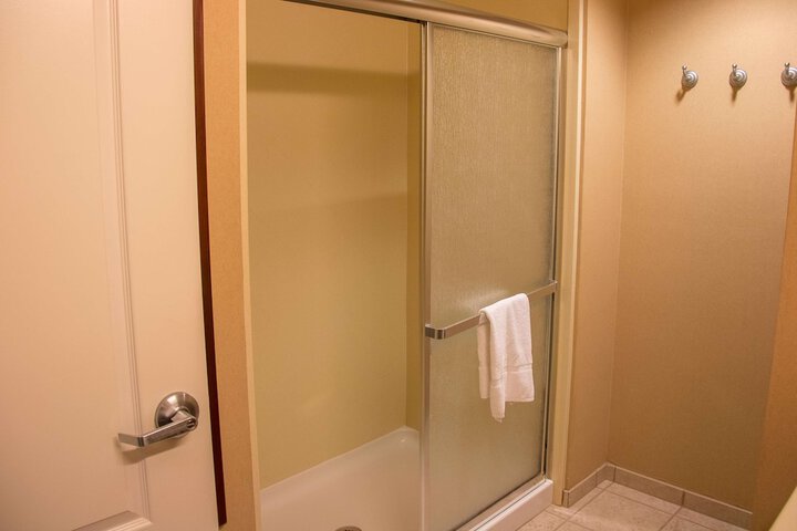 Room 25 of 38